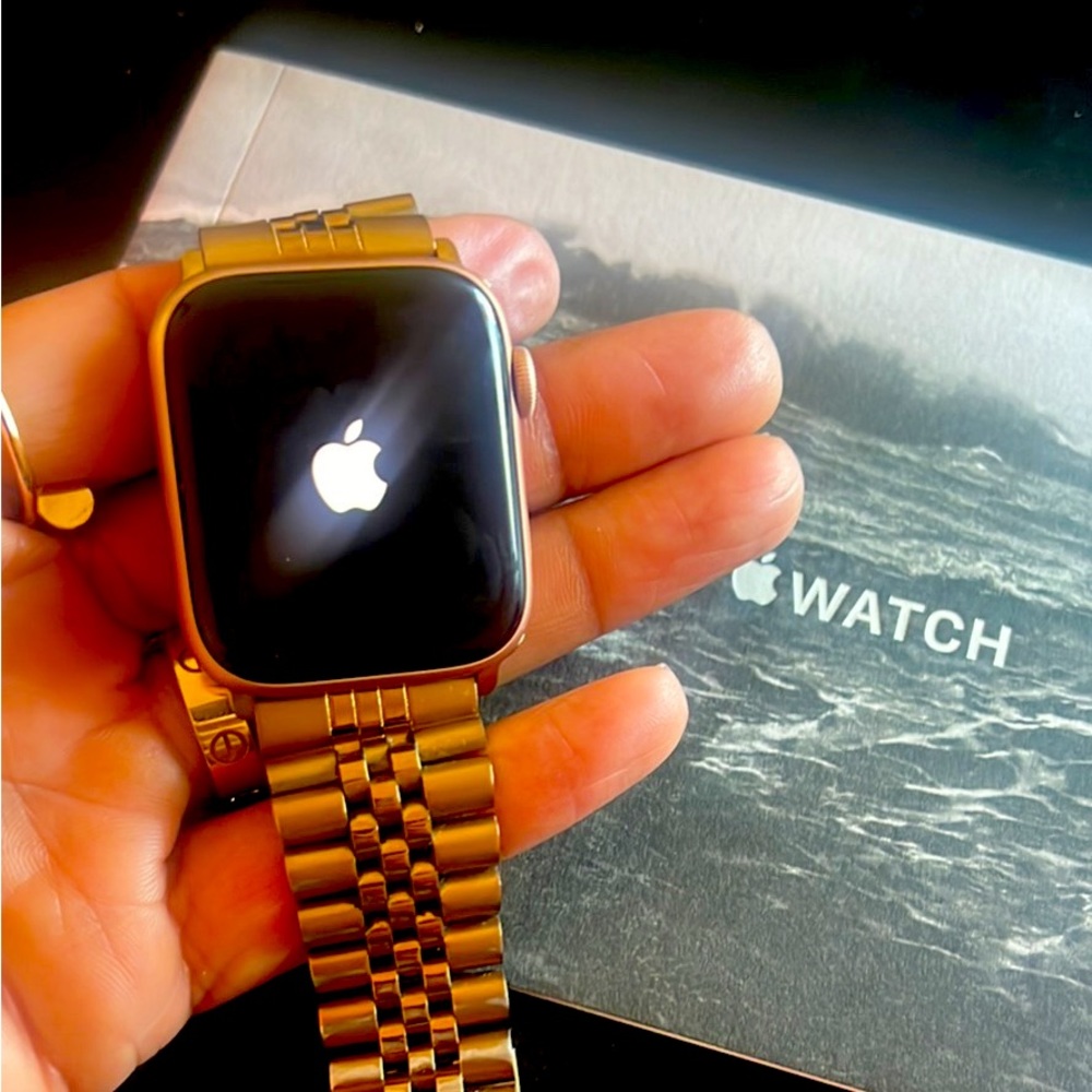Apple smart watch pink rose gold 6 series 44mm gps + cellular SOLD